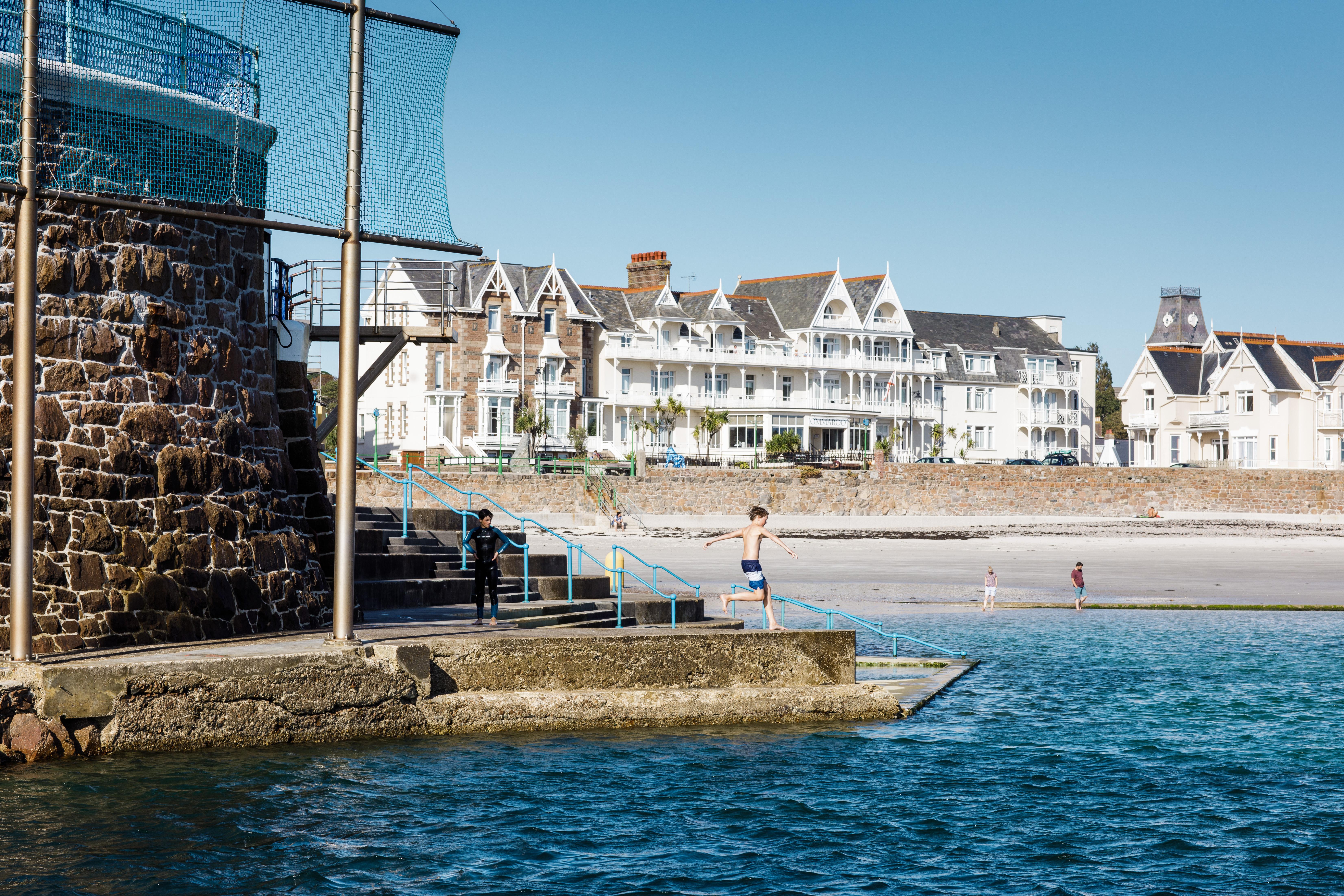 โรงแรมออมมารู Saint Helier ภายนอก รูปภาพ